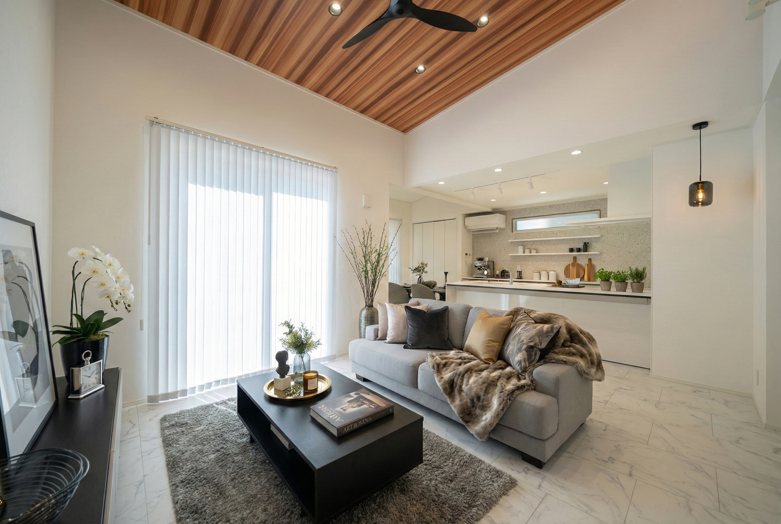 勾配天井が彩るホテルライクな家